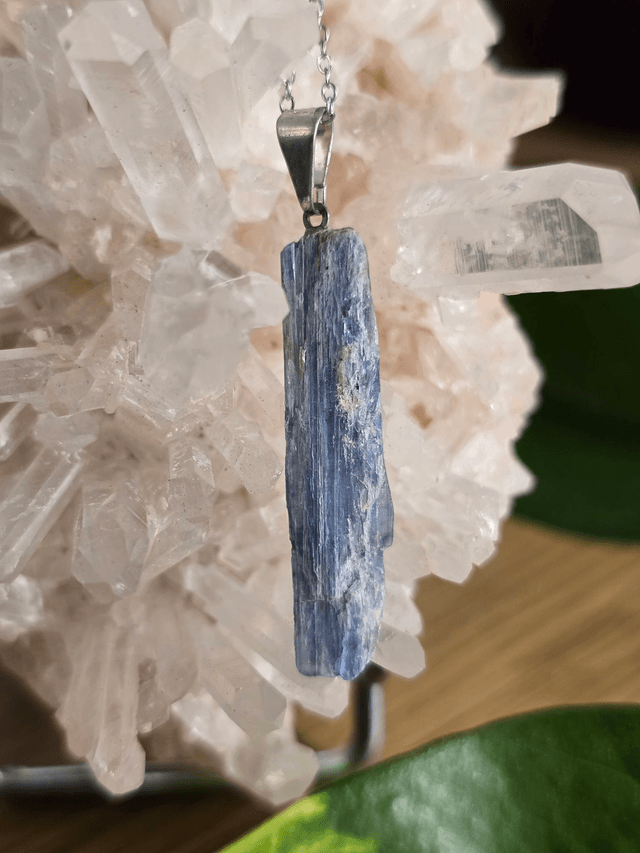 Pendentif en Cyanite bleue brute