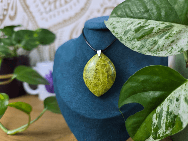 Pendentif Opale Verte AA+ forme libre