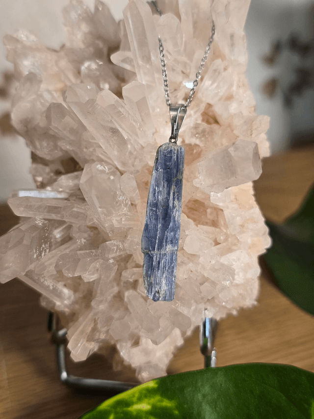 Pendentif en Cyanite bleue brute