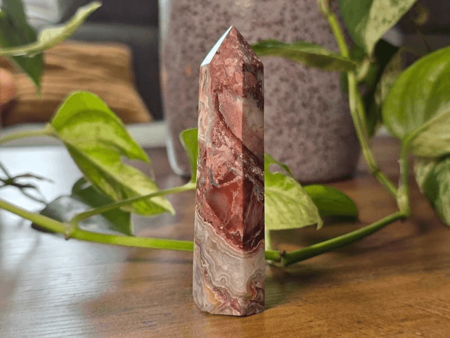 Agate "Crazy Lace" - Tour polie avec cristallisation